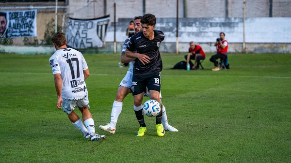 Welche Sicherheitsausrüstung wird beim Fahren eines Sportfahrrads empfohlen?